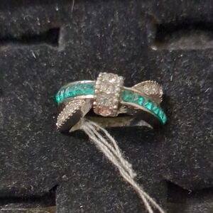 Elegant Silver and Green Gemstone Ring